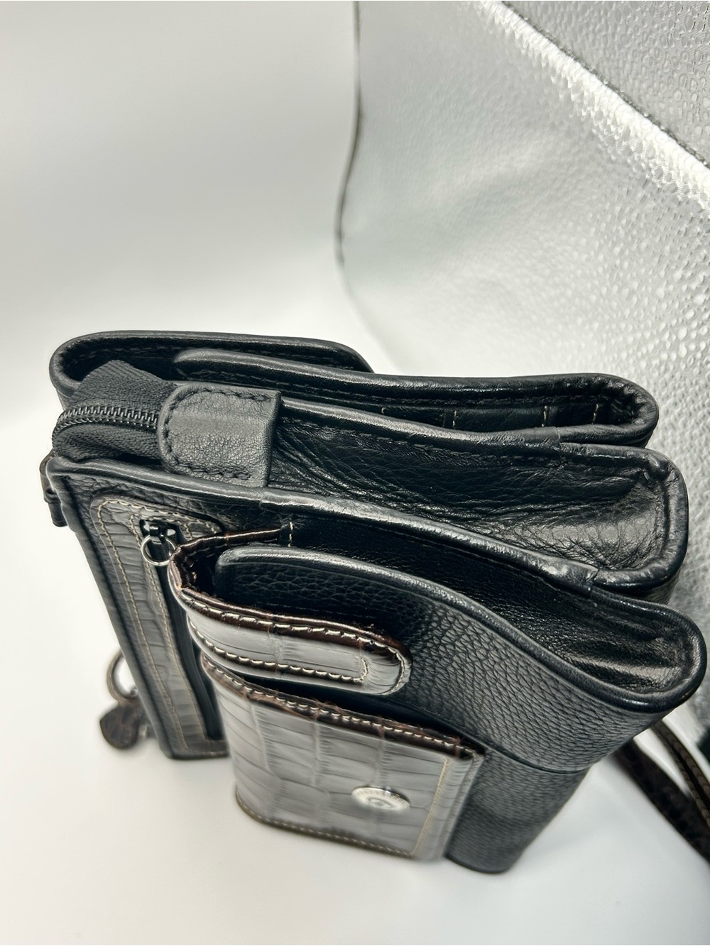 Brighton Vintage Pebble Leather Crossbody Purse Two-tone Black Brown Organizer - Picture 14 of 16